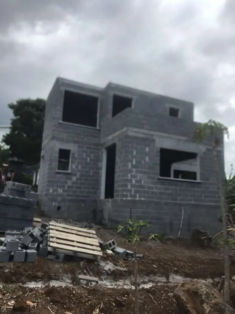 Maçonnerie près de Saint-Pierre